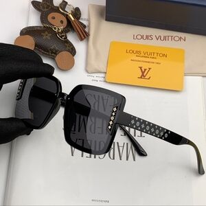 <AUTHENTIC>Louis Vuitton Black Statement Shades